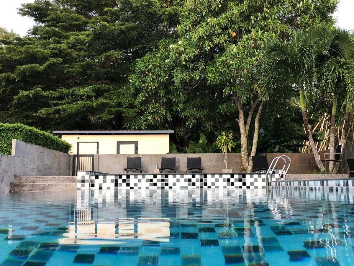 The Rubber Hotel Phuket Thalang Exteriör bild
